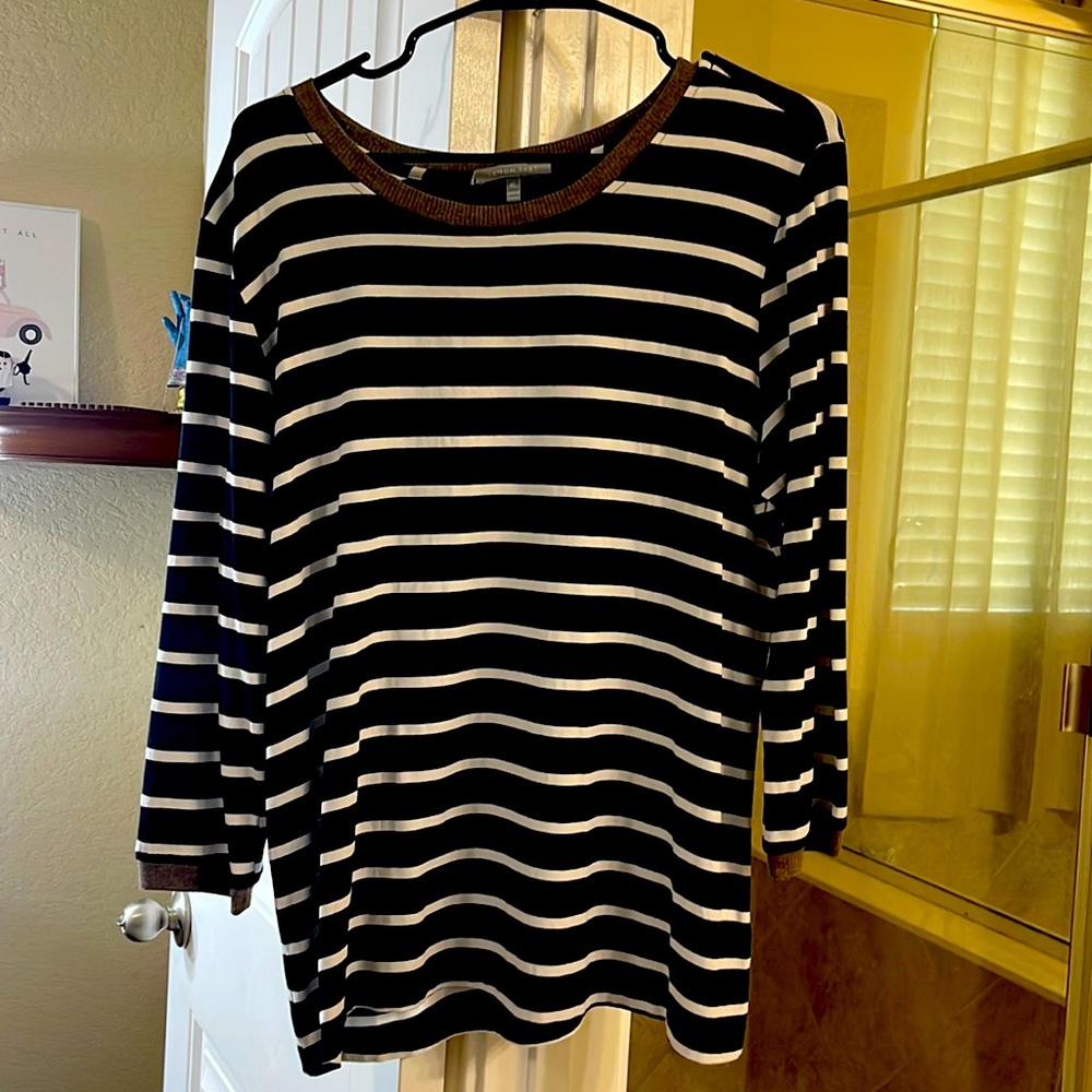 Comfy - XL  soft 3/4 sleeve shirt great for work or a casual day out.